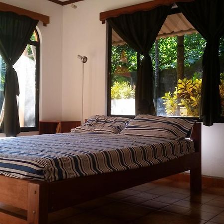 Puerto Jiménez Embassy House Bed & Breakfast エクステリア 写真