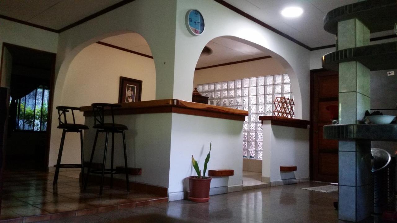 Puerto Jiménez Embassy House Bed & Breakfast エクステリア 写真
