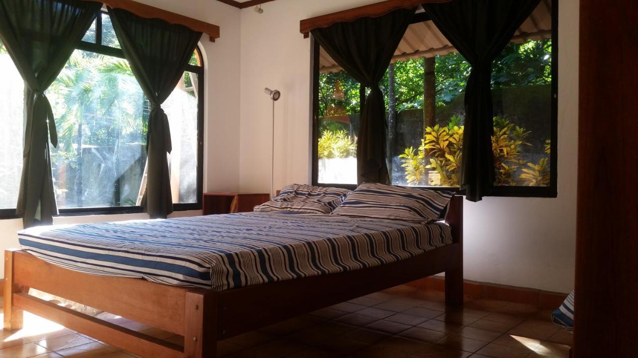 Puerto Jiménez Embassy House Bed & Breakfast エクステリア 写真